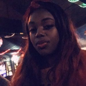 Meet your Posher, Dee